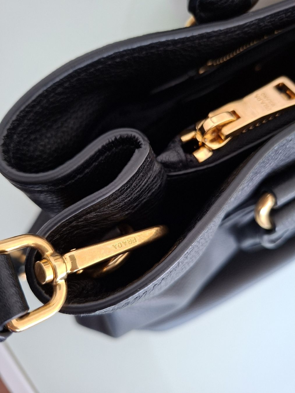 Prada Borse da donna: Sac à main Prada noir – Usato da Renens VD venduto da ser_j2fn 8
