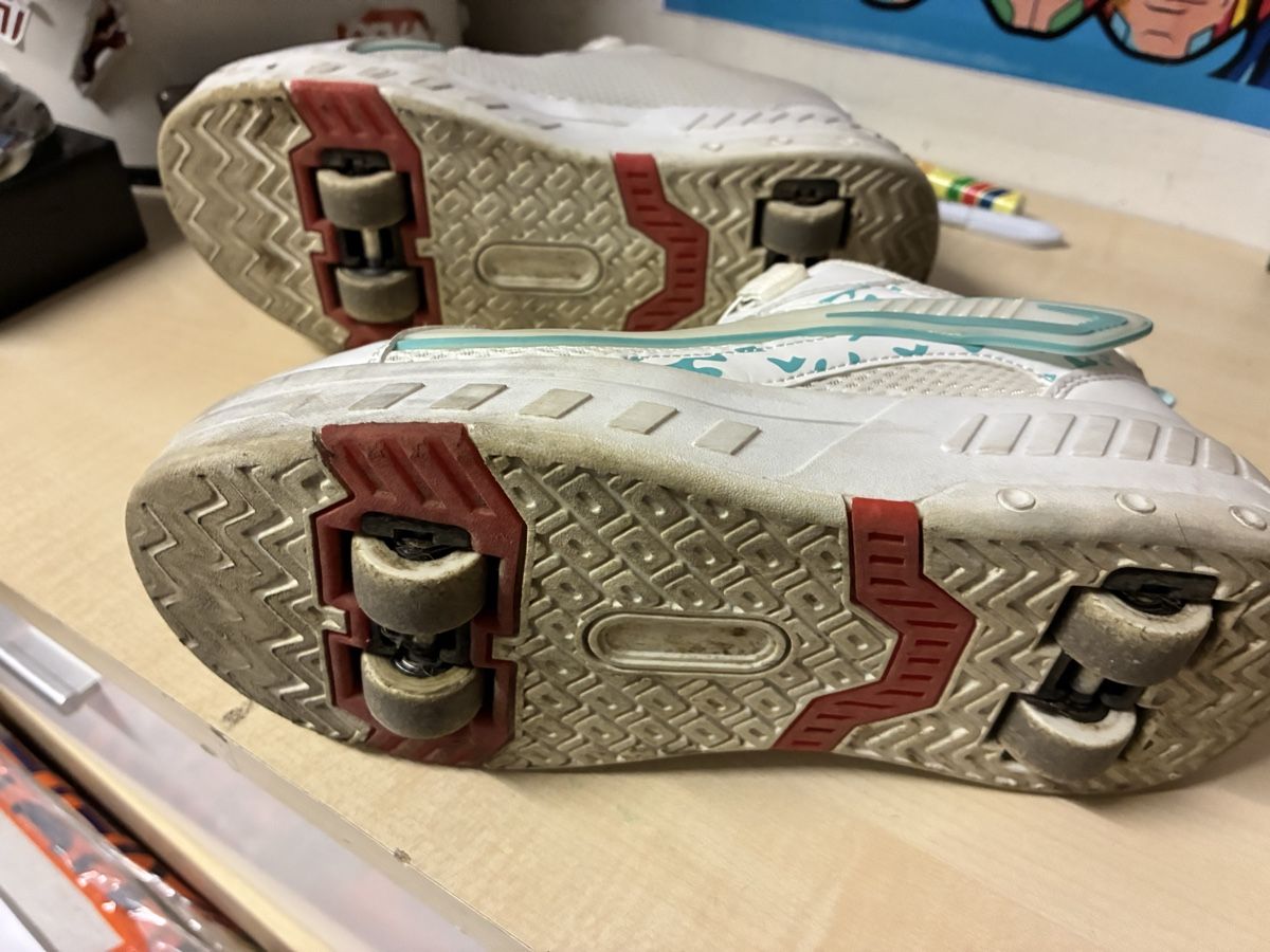 Pattini in linea & Pattini a rotelle: Heelys Rollschuhe Grösse 38  – Usato da Dällikon venduto da robisport 1