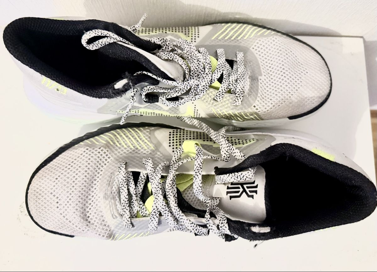 Nike Scarpe da uomo: Nike Kyrie, Chaussures de basket, taille 41 – Usato da Lausanne venduto da fynou 1