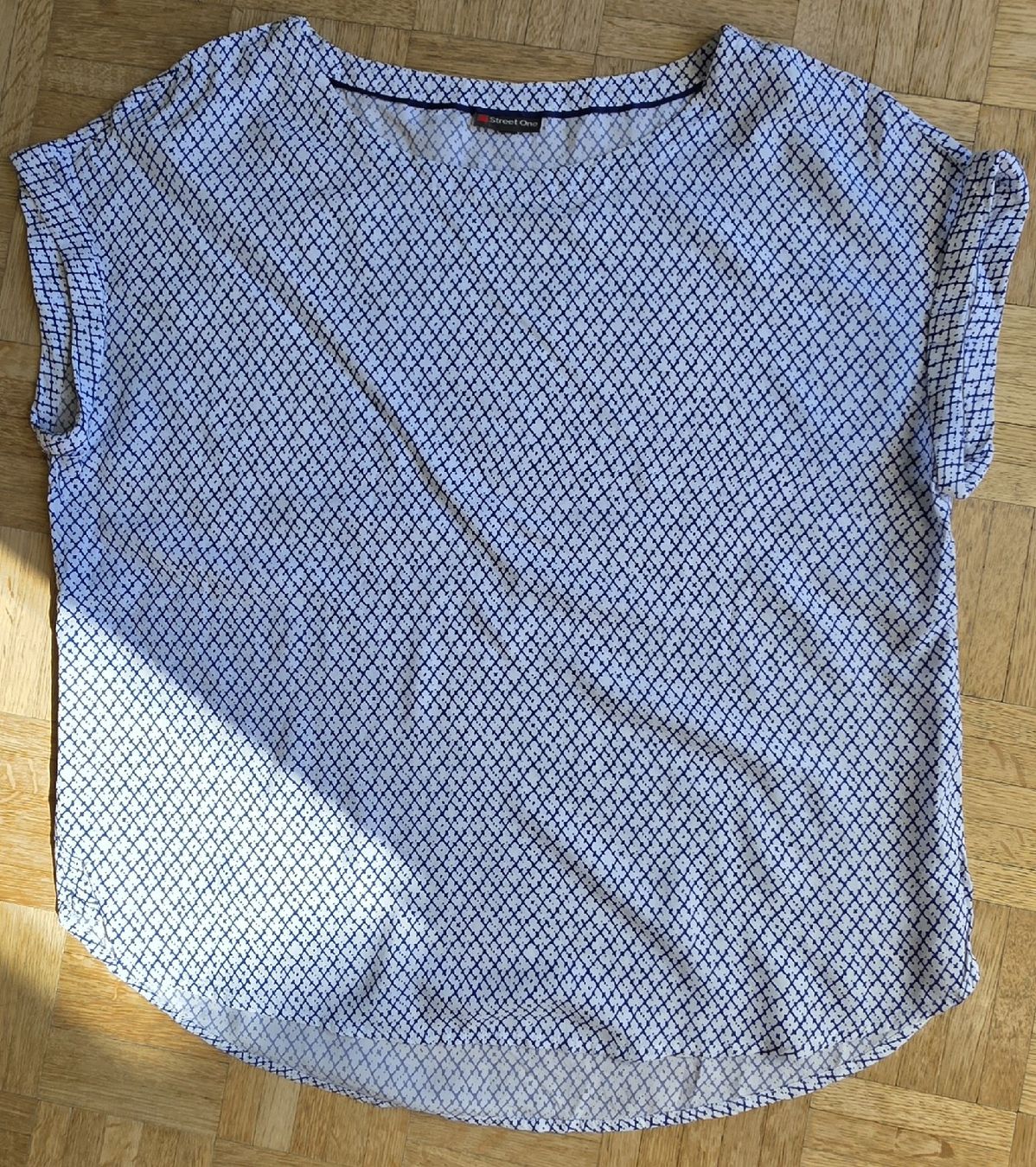 T-shirt: Chemise /Tshirt Blanc/bleu – Usato da Yverdon-les-Bains venduto da van_dq65 1