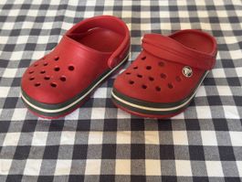 Rote Crocs Grösse C6 (entspricht 22/23)