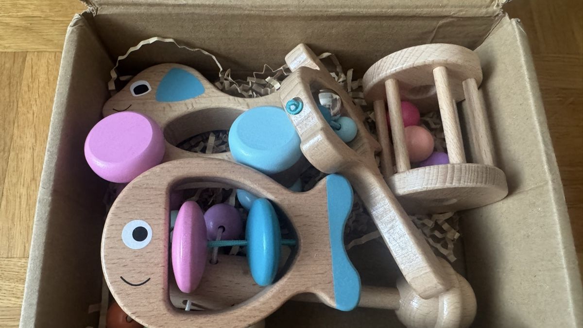 Spielzeuge: Rasselset aus Holz - 5teilig – Neu und originalverpackt aus Zürich von shopping_x8df 1
