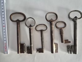 6 antike Hohldornschlüssel