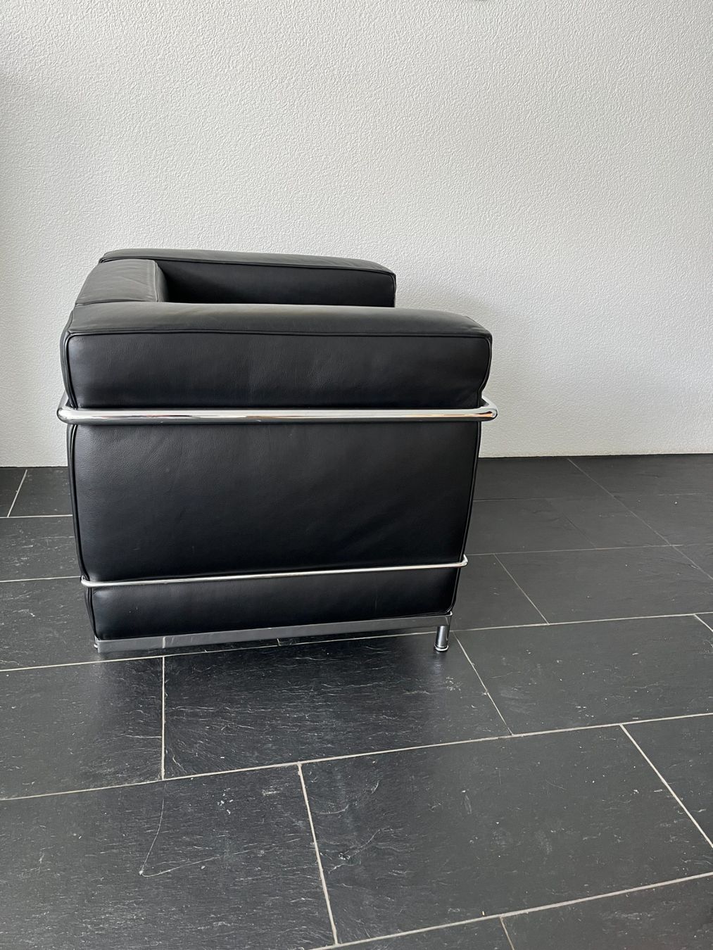 Le Corbusier Poltrone: Le Corbusier Sessel in schwarzem Leder – Usato da Volketswil venduto da hmnp 3