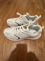 Baskets NEUVES taille 43 jamais portées 