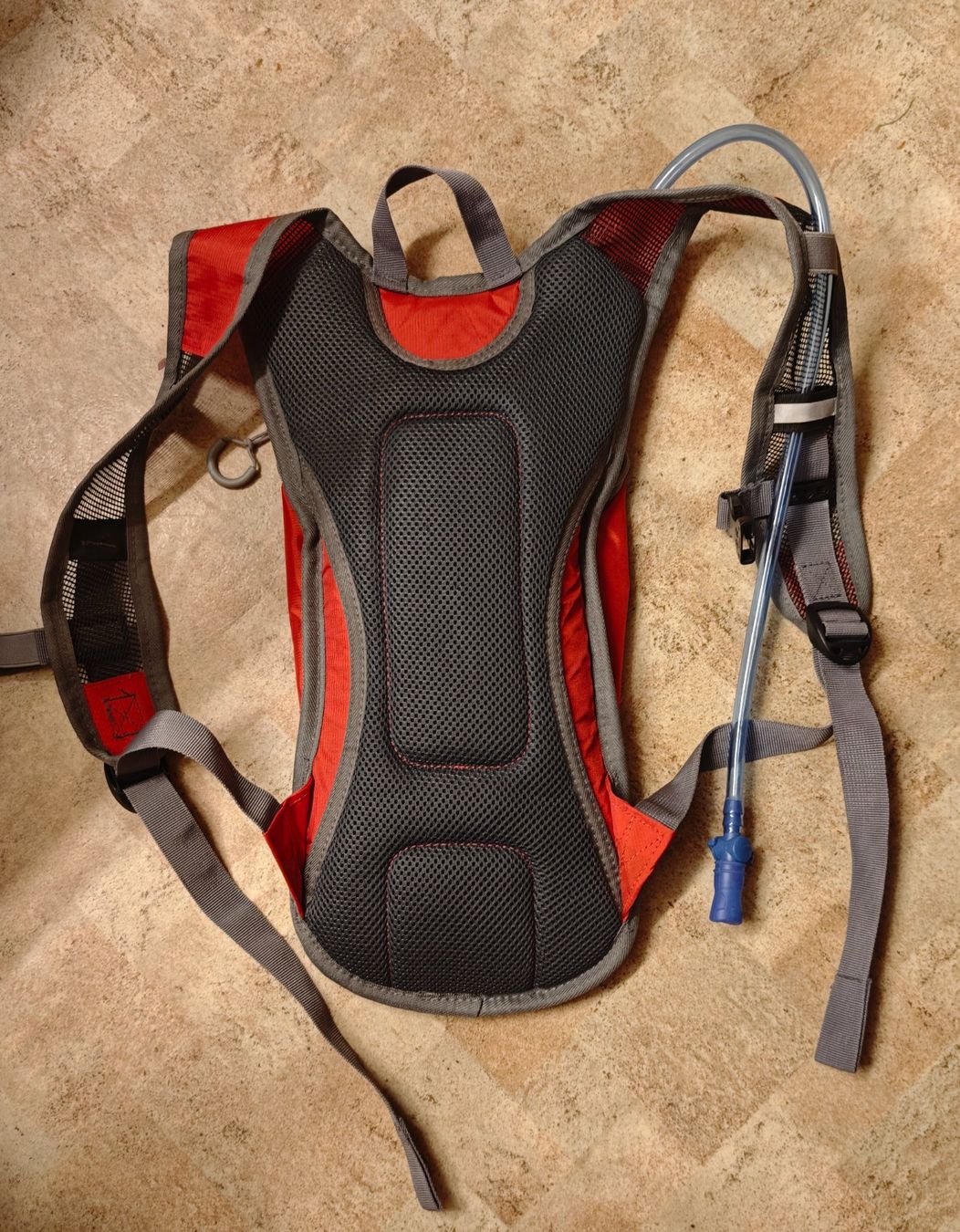 Zaini: ALTITUDE Trinkrucksack / Hydration Backpack mit Trinkblase ( – Usato da Gams venduto da MissTraveller 2