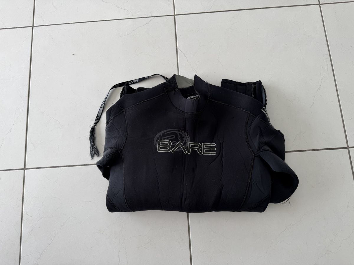Mute per immersioni: BARE Full Wetsuit 4/5 mm Size L – Usato da Einsiedeln venduto da Fiolio 2
