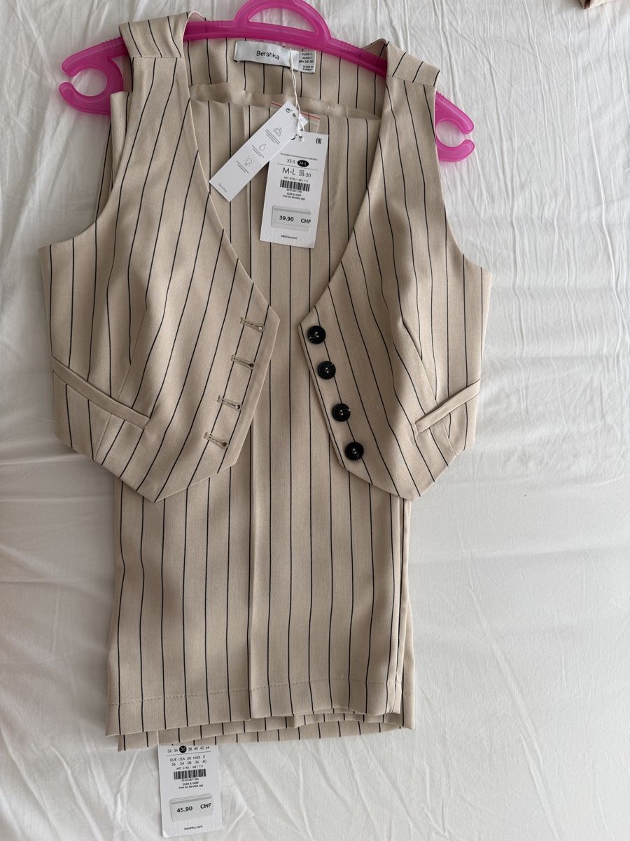 Bershka Lotti di vestiti: Bershka set – Nuovo (secondo la descrizione) da Lenzburg venduto da ade_dx8w
