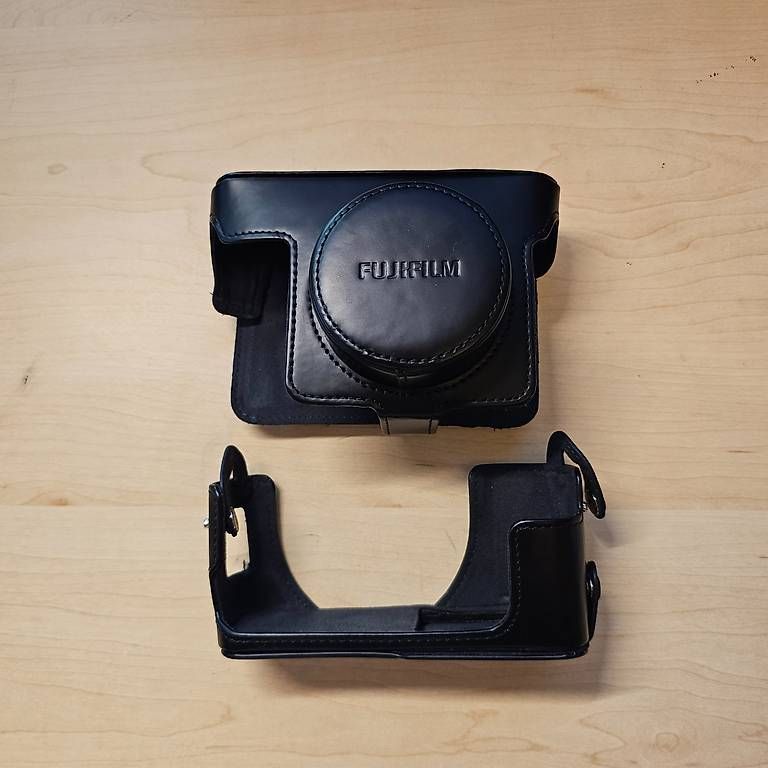 Fujifilm Fotocamera: Fujifilm LC-X100V Leathercase – Usato da Bramois venduto da Laurine