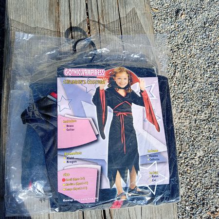Kinderkostüm Gothic Vampirin Grösse Small 4-6 Jahre neu