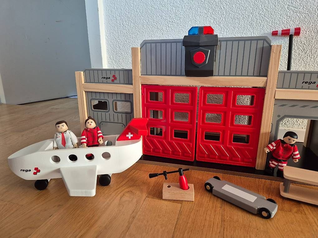 Giocattoli: Spielset Rega-Einsatzbasis aus Holz – Usato da Kriens venduto da Moana89 1