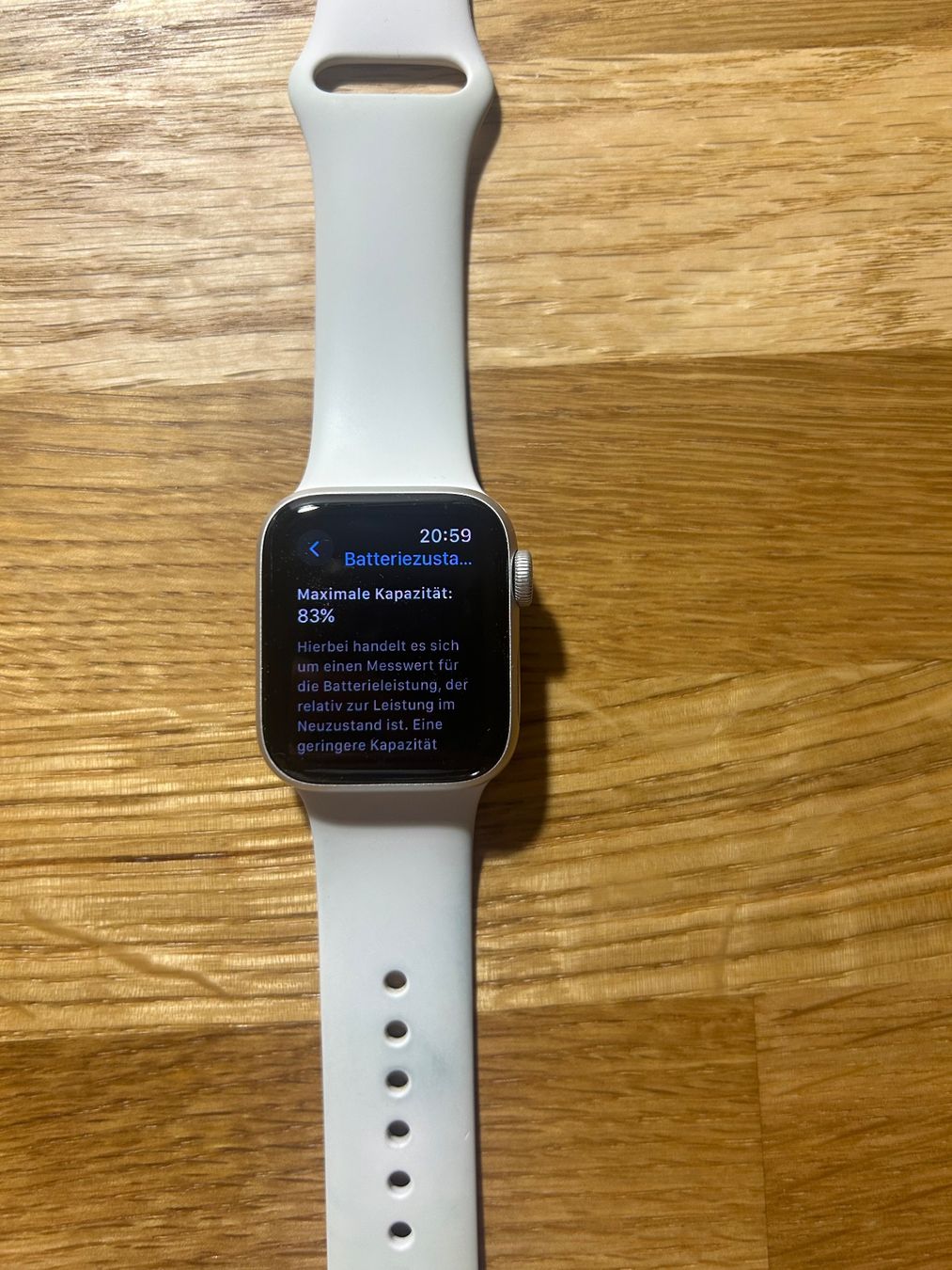 Apple Smartwatch: Apple Watch SE 1. Generation Silver, 40 mm – D'occasion à Alterswil FR par kat_cfw8 5