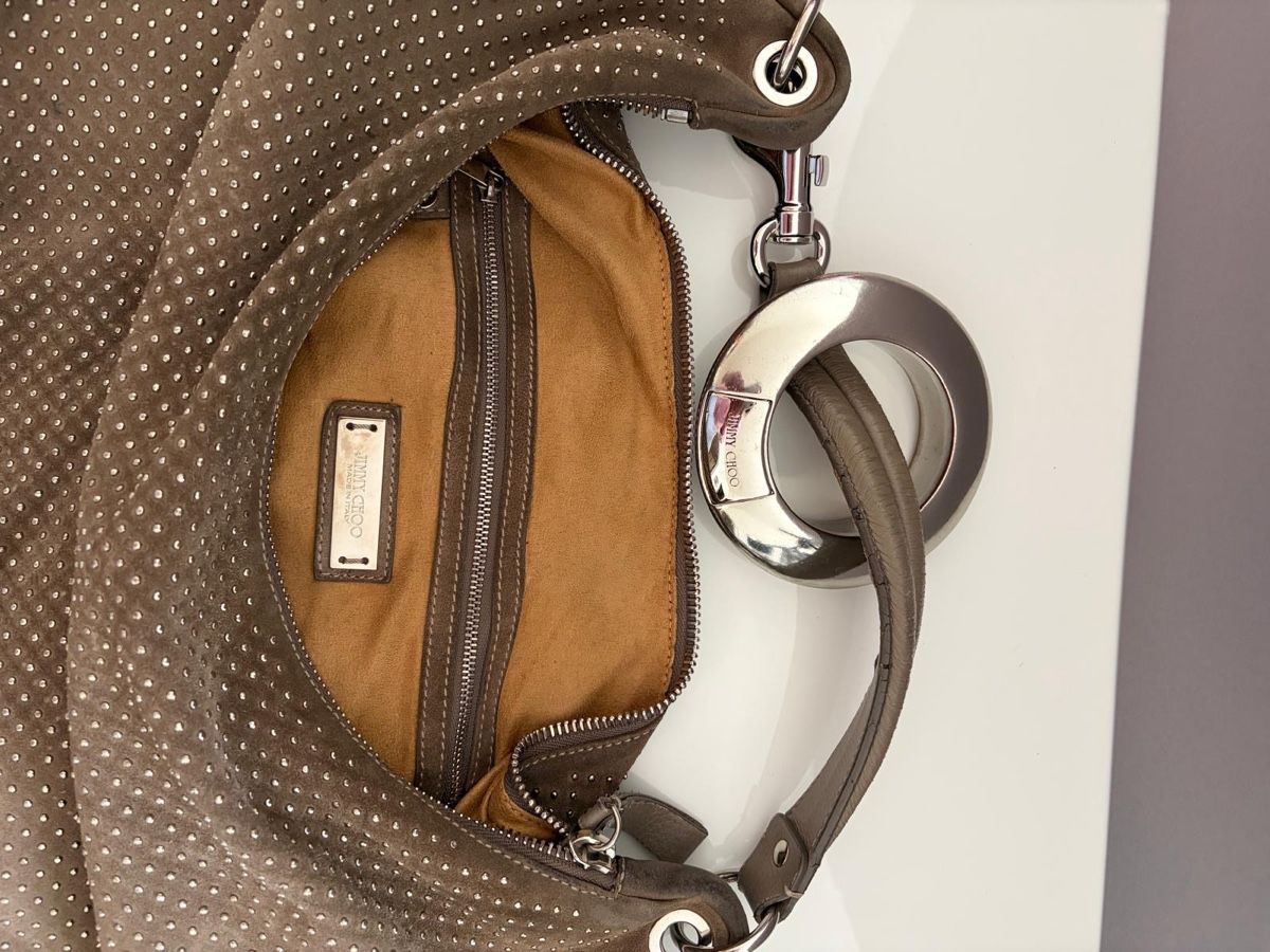 Jimmy Choo Borse da donna: Jimmy Choo Suede Hobo Beige Studs – Nuovo (secondo la descrizione) da Zürich venduto da koc_6l5j 2