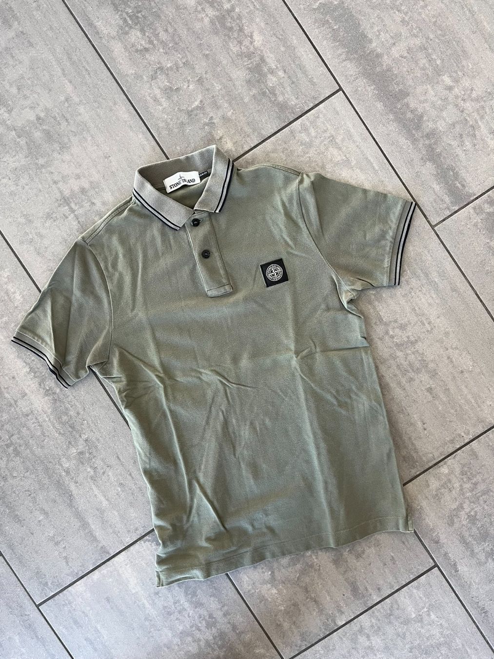 Stone Island Magliette Polo: STONE ISLAND Poloshirt Schlamm – Usato da Otelfingen venduto da Denis_ZH
