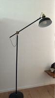  Stehlampe, Metall, Goldakzent, verstellbar