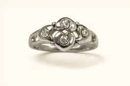 Bague fantaisie avec strass élégante