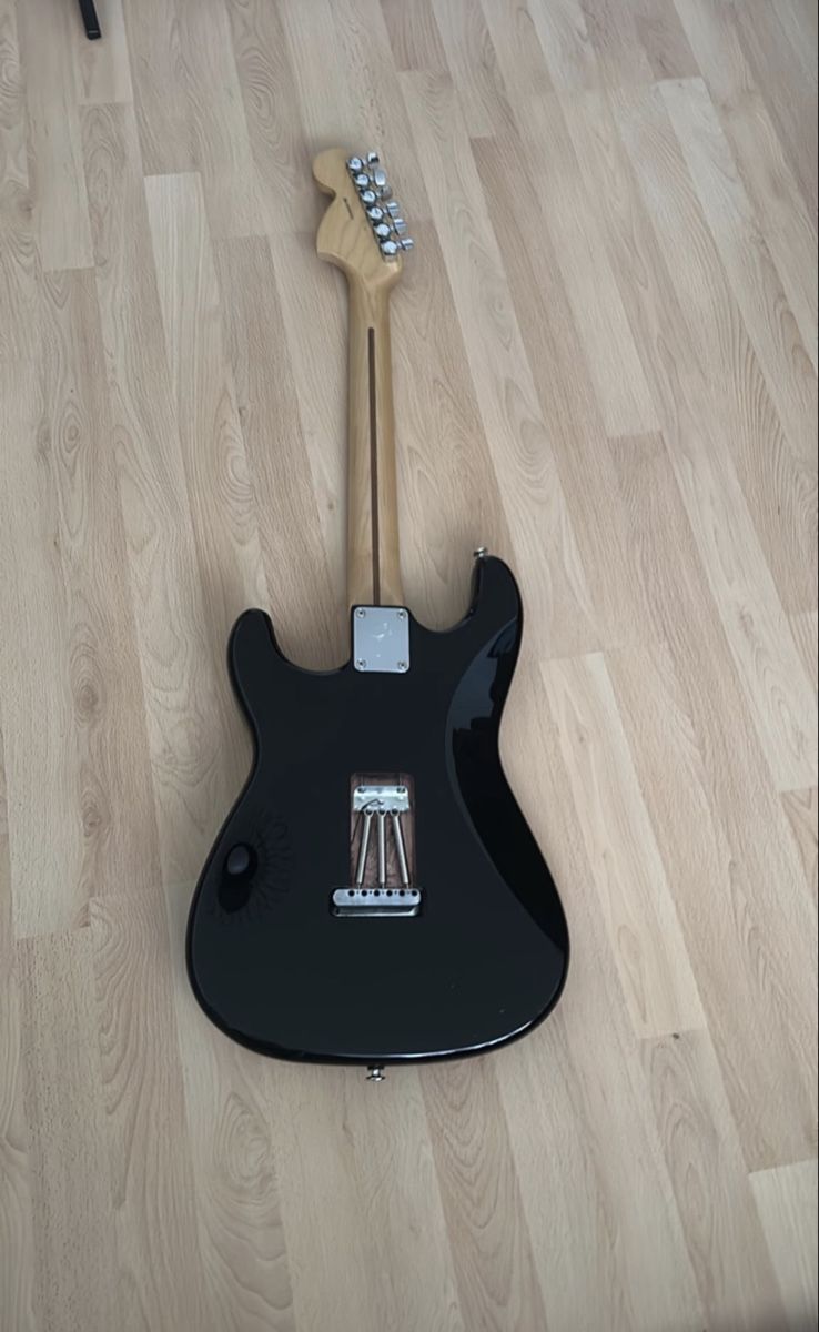 Fender Strumenti musicali: Fender Stratocaster – Nuovo (secondo la descrizione) da Riehen venduto da Pnewyork 1