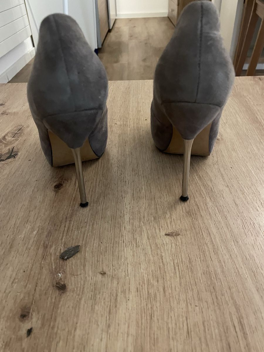 Scarpe da donna: Décolleté scamosciate grigie – Usato da Dietwil venduto da pao_q5hy 4