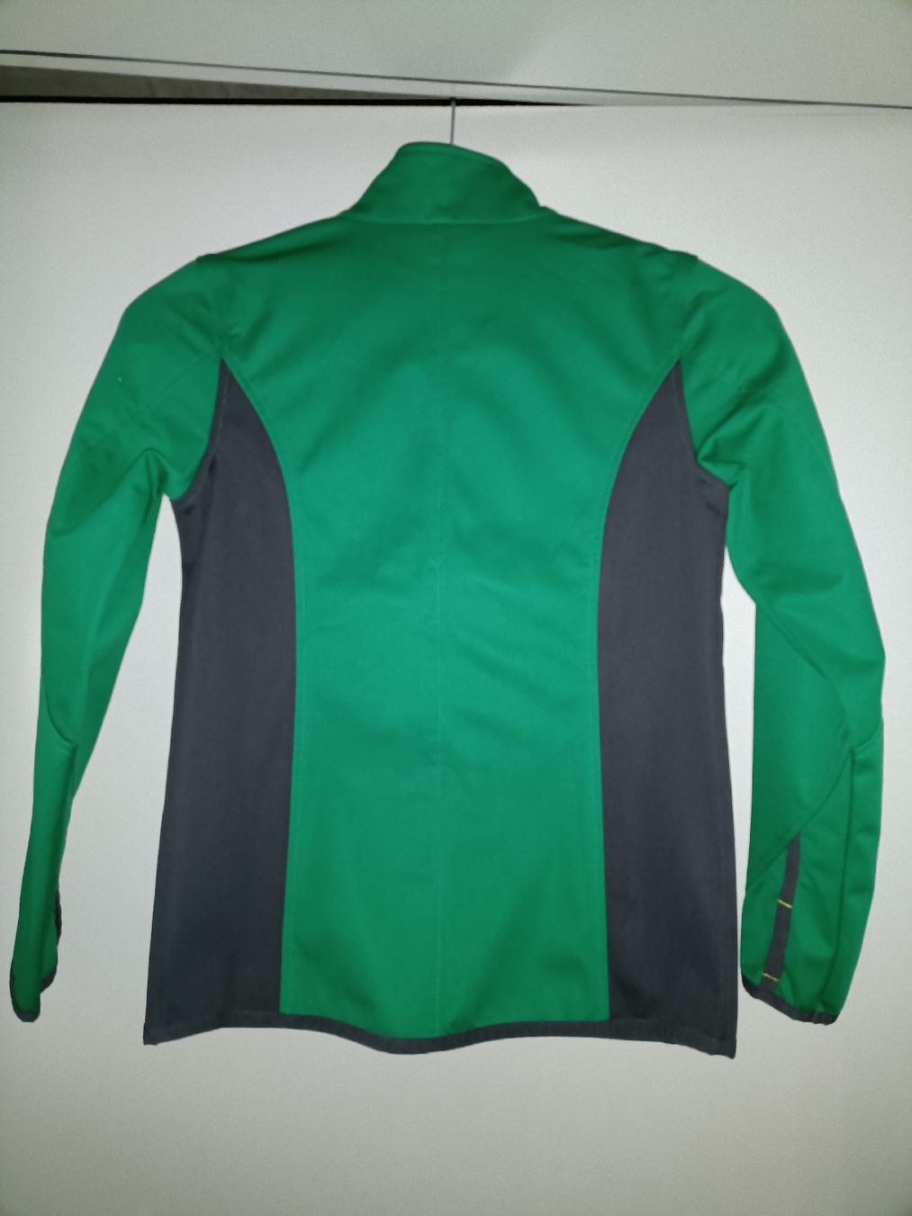 Giacche & Cappotti: Kinder-Softshelljacke, grün-grau, 146/152 – Usato da Winterthur venduto da meci02 1