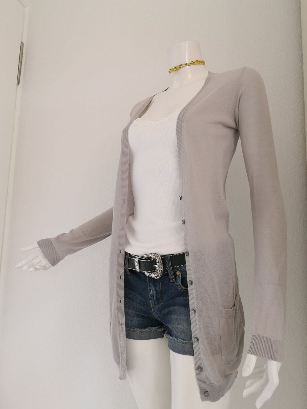 Mango Jacken: 🤩MANGO STRICK-JACKE HELLGRAU & PERLMUTT-KNÖPFE & ARMANI P. – Gebraucht aus Olten von Naja-Twins-Twins 6