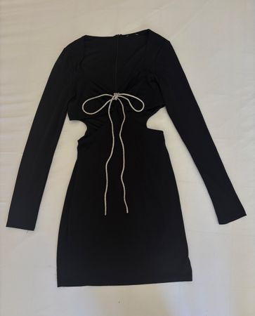 Robe noire bershka manches longues avec détail strass 