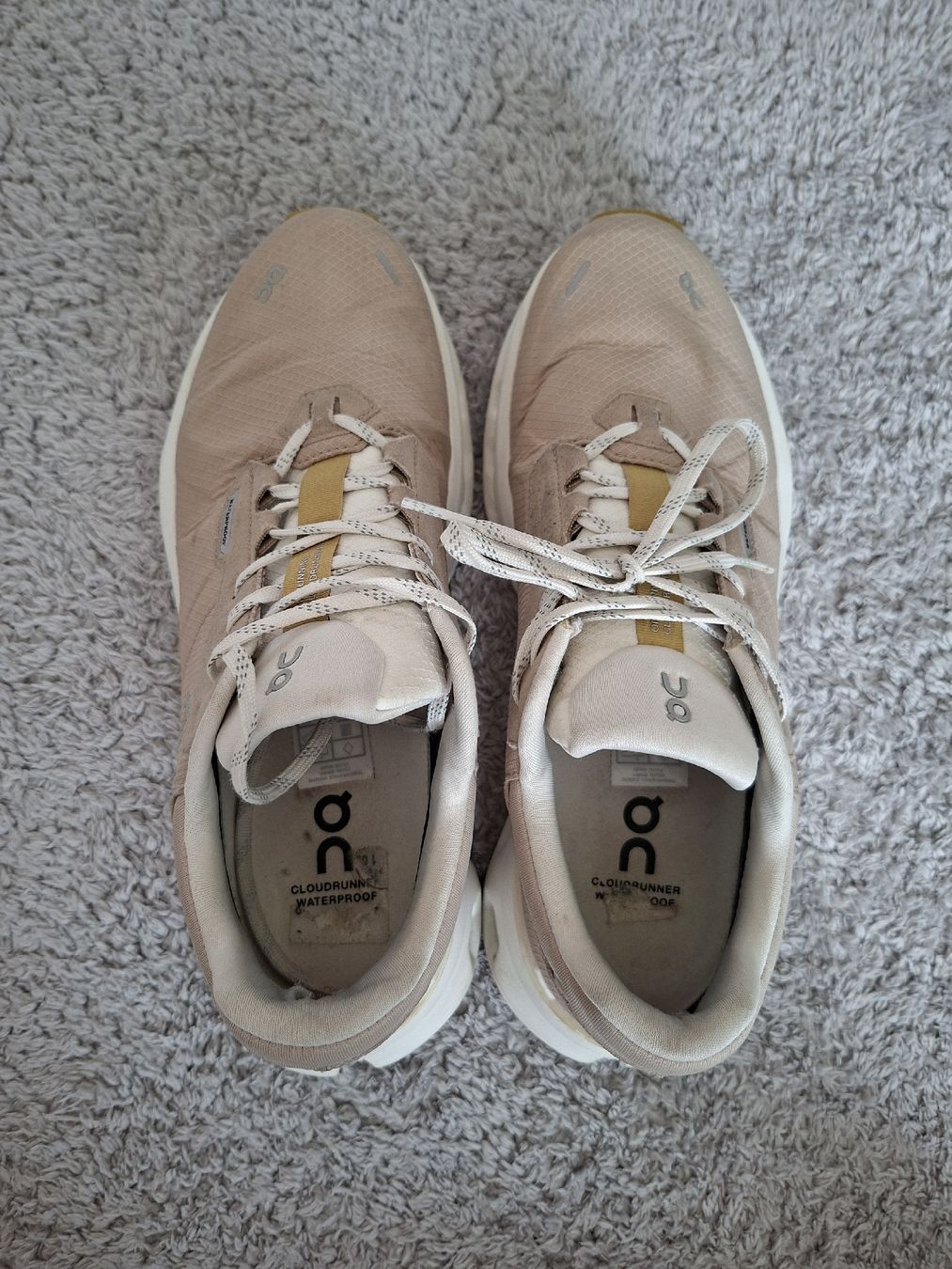 On Damenschuhe: Chaussures On Cloudrunner Waterproof beige taille 40 – Gebraucht aus Renens VD von ser_j2fn