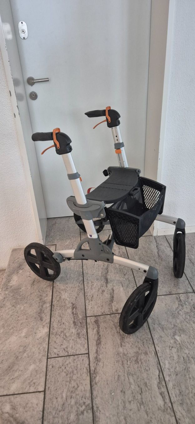 Aides à la marche: Rollator – D'occasion à Huttwil par Hpb7