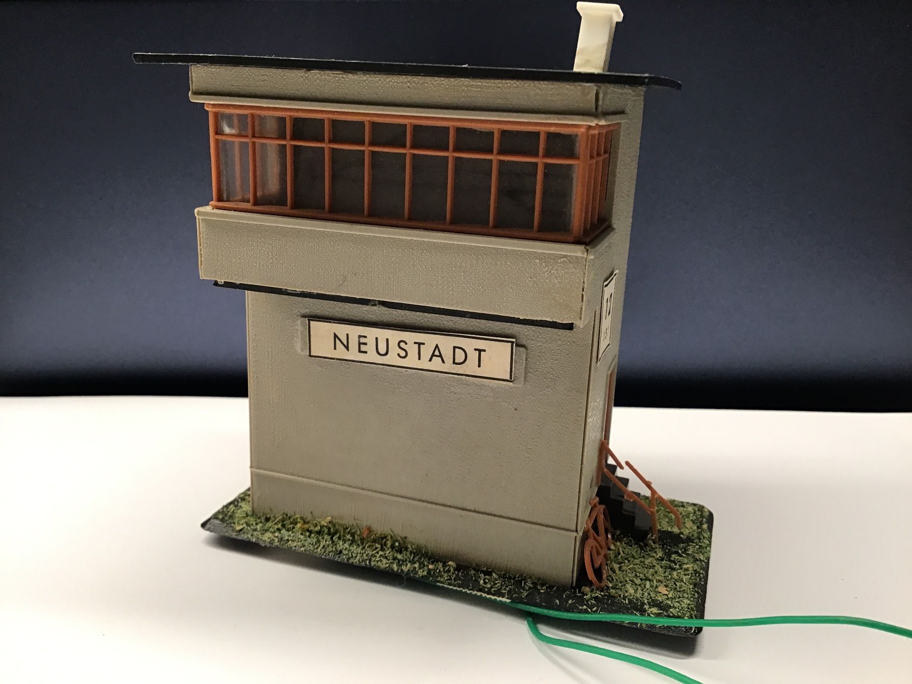 Modellini di ferrovie: Stellwerk Neustadt, Spur H0, – Usato da Männedorf venduto da Modellbau-wyss