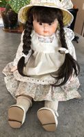 Poupée vintage, la tête est en porcelaine.