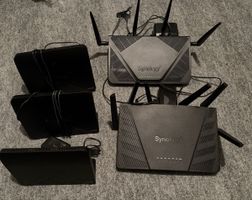 Routeur Synology RT6600ax, RT2600ac et 3x MR2200ac