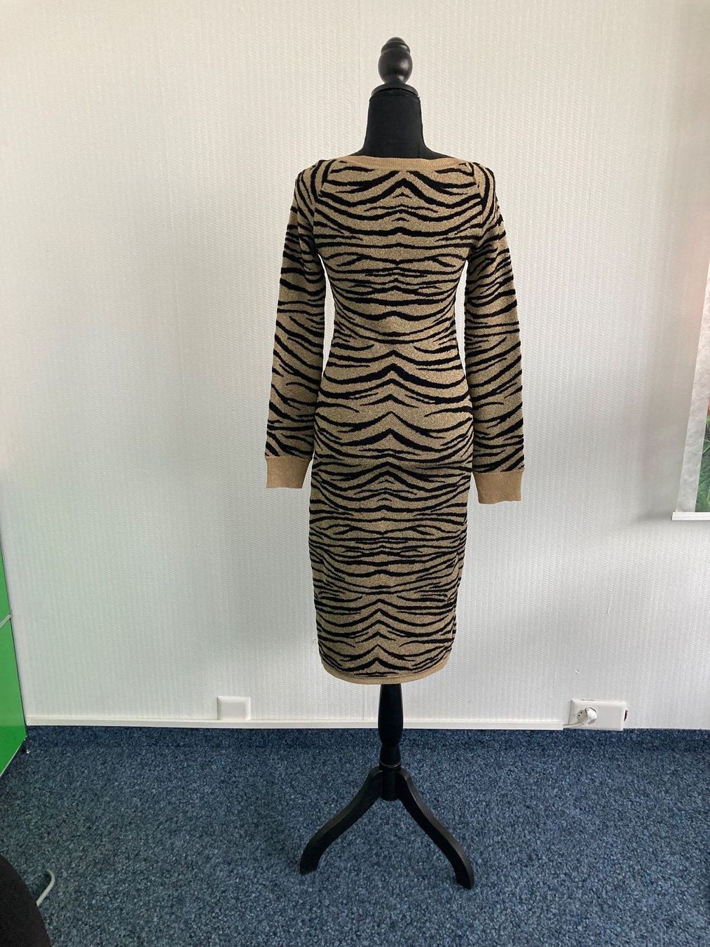 Vestiti: DUNDAS - Luxusdesigner Jacquad-Strickkleid, Grösse S – Nuovo (secondo la descrizione) da Dübendorf venduto da Blueprint1 1