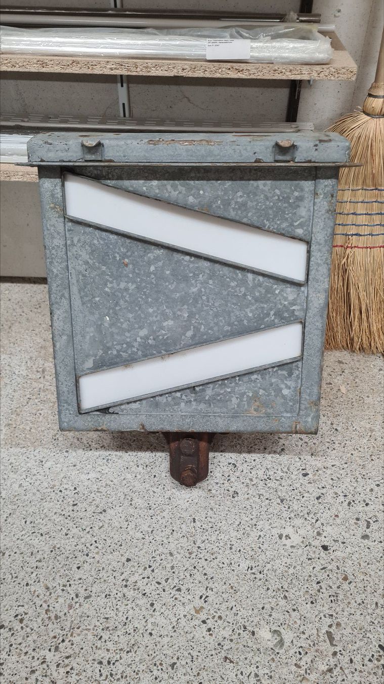Lampade: Alte Gleisbeleuchtung – Usato da Hombrechtikon venduto da Arica1