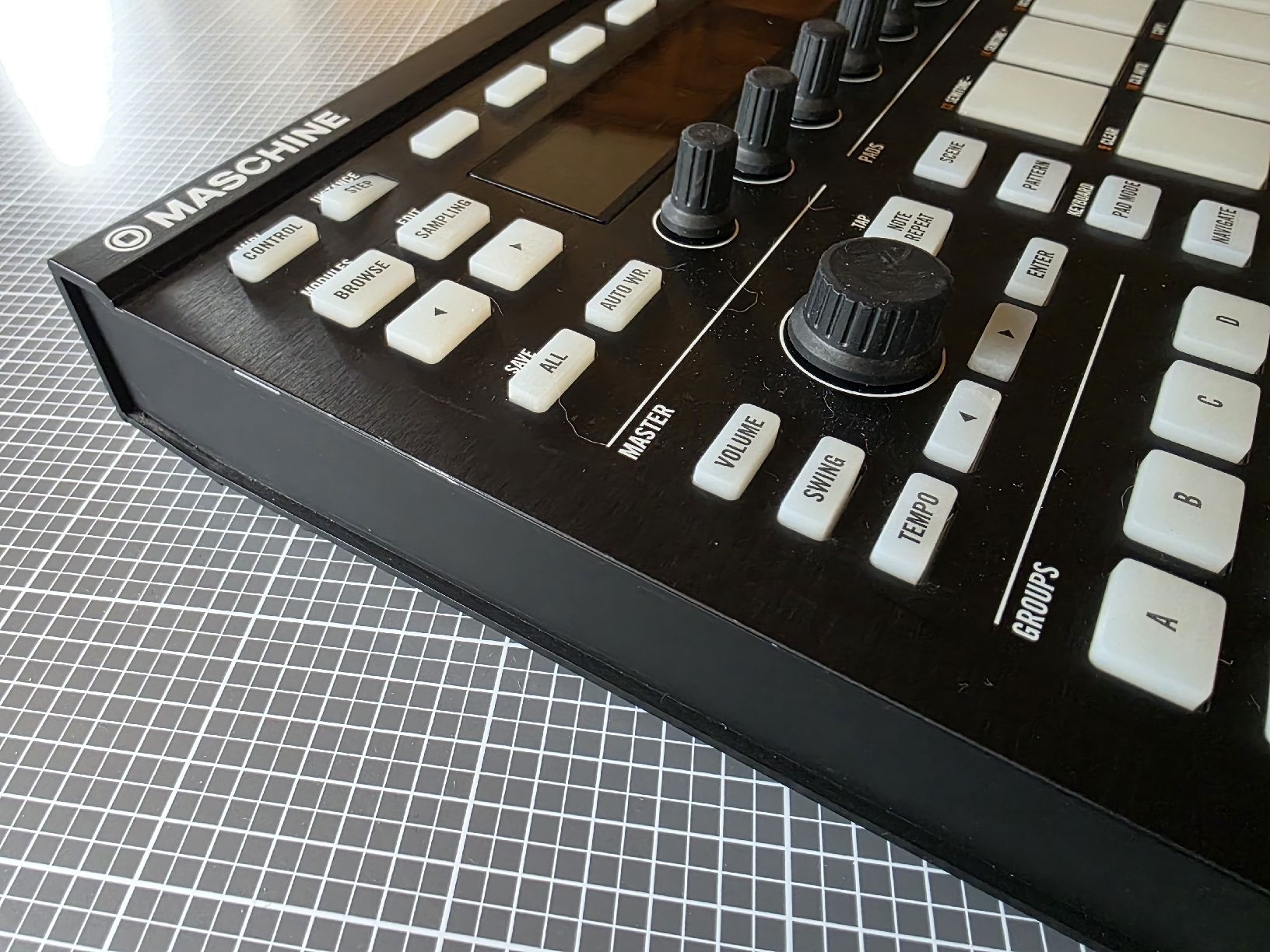 Native Instruments Strumenti musicali: Native Instruments Machine (erste Ausgabe) – Usato da Uerzlikon venduto da Chalb0815 5