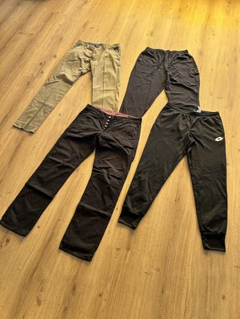 Herrenhosen Mix: 2x Chino, 2x Sporthose, Gr. M/L