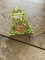 Très joli montre de table, vintage en backelite 