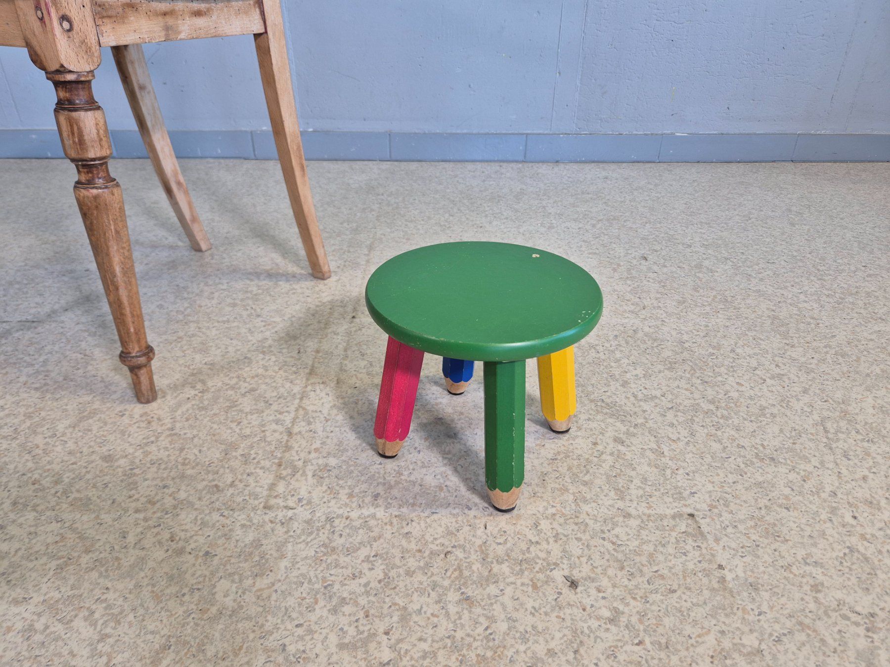 Hocker: Pierre Sala Style Stift-Höcker Kinderhocker Hocker – Gebraucht aus Nottwil von Wondewa-Shop 2