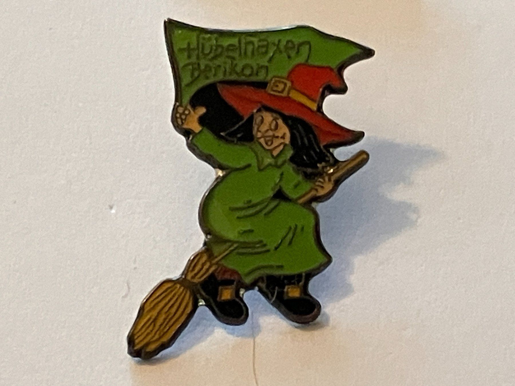 Placchette & Badge: 1 Pin Hübelhäxen Berikon – Usato da Basel venduto da djwwpp