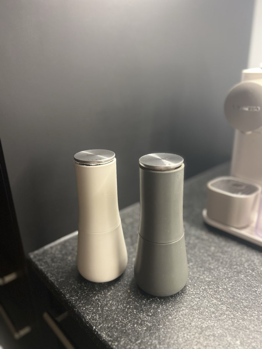 Elettrodomestici da cucina: Joseph Joseph Salt Pepper Grinder Set White Grey – Usato da Thalwil venduto da sof_x8t2 1