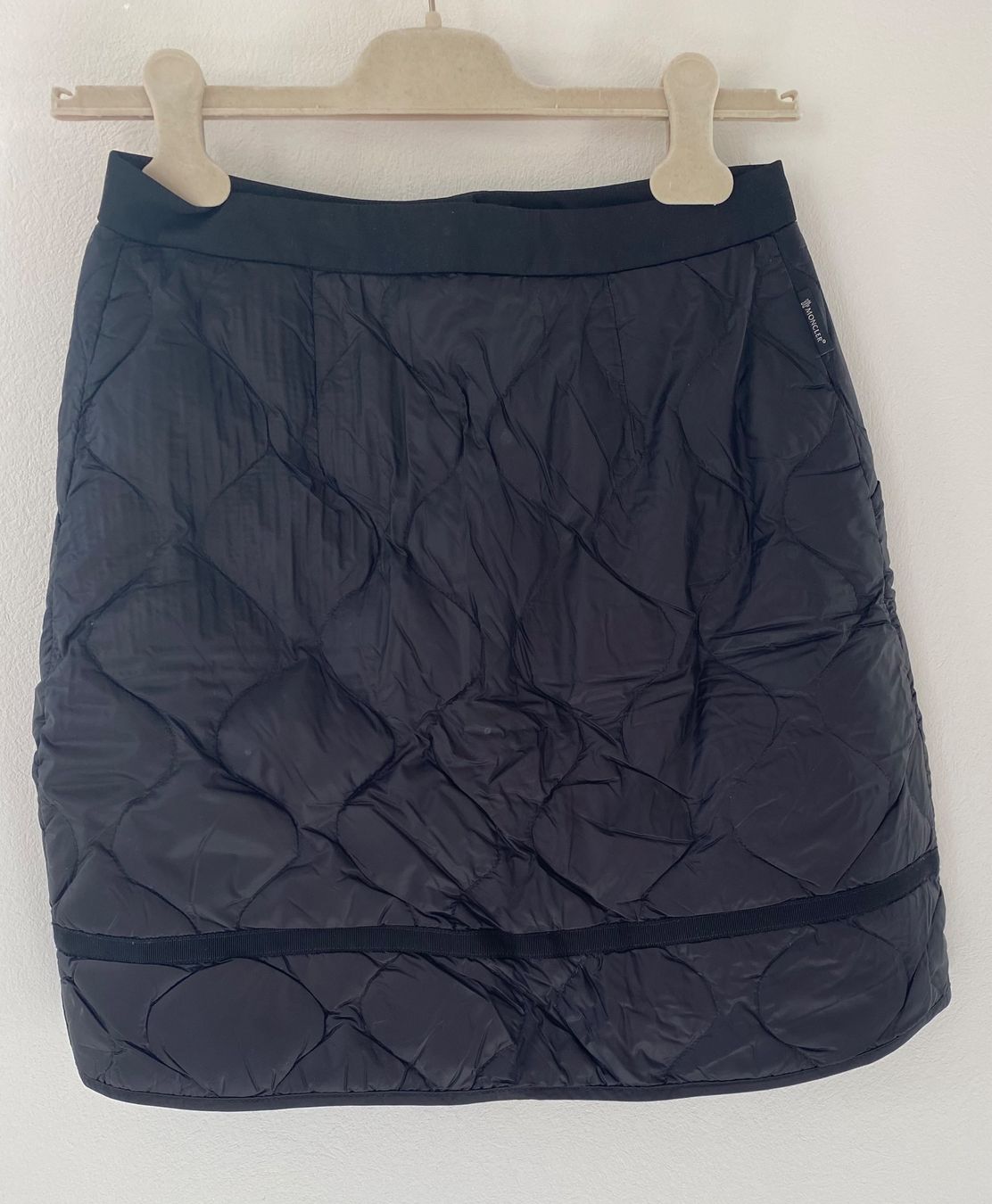 Moncler Röcke: Rock, Moncler, Grösse 38 (IT 42) – Neu und originalverpackt aus Bern von L.I.A. 1