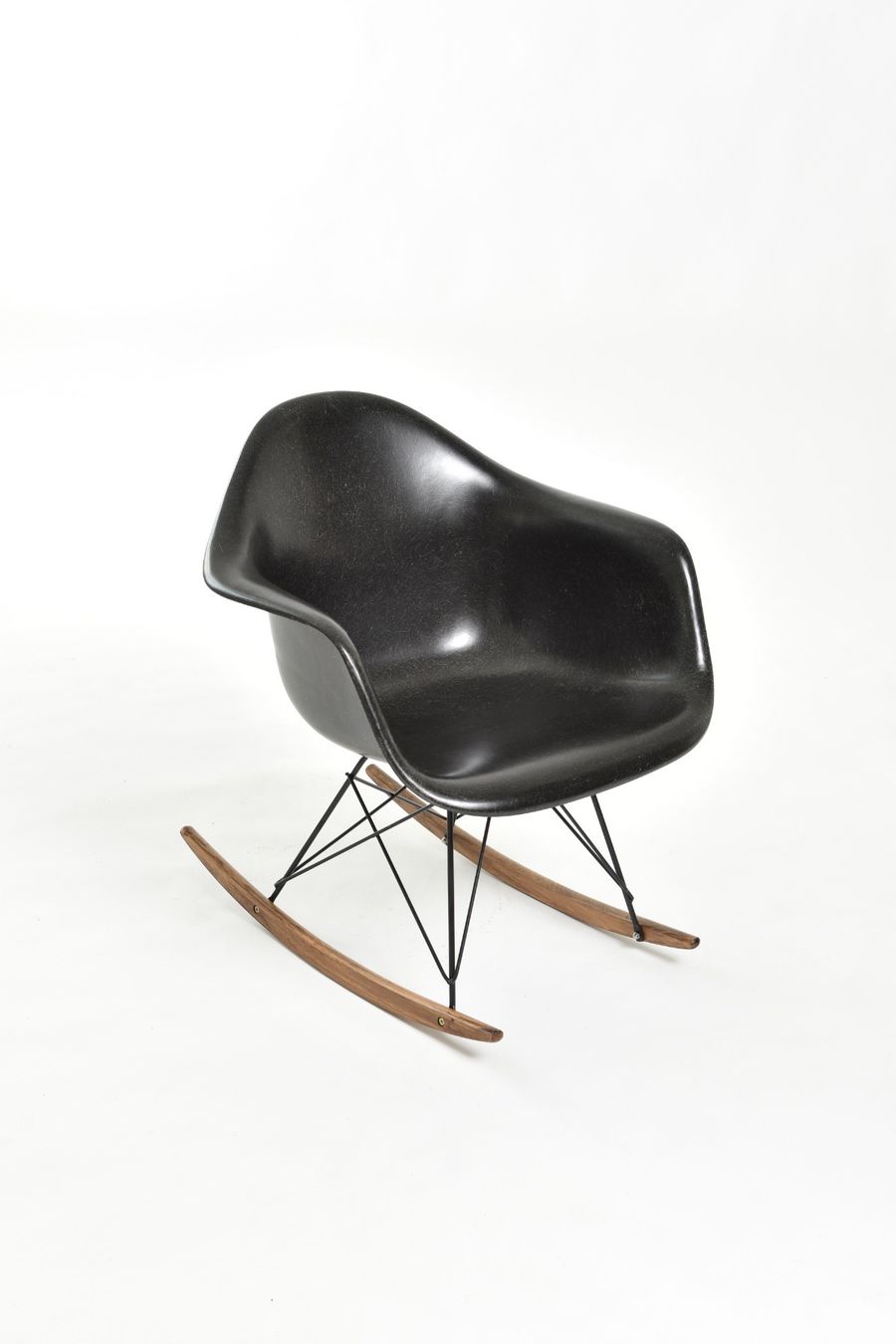Vitra Sedie: Charles & Ray Eames Rocking Chair – Usato da Zürich venduto da IndividumCH 2