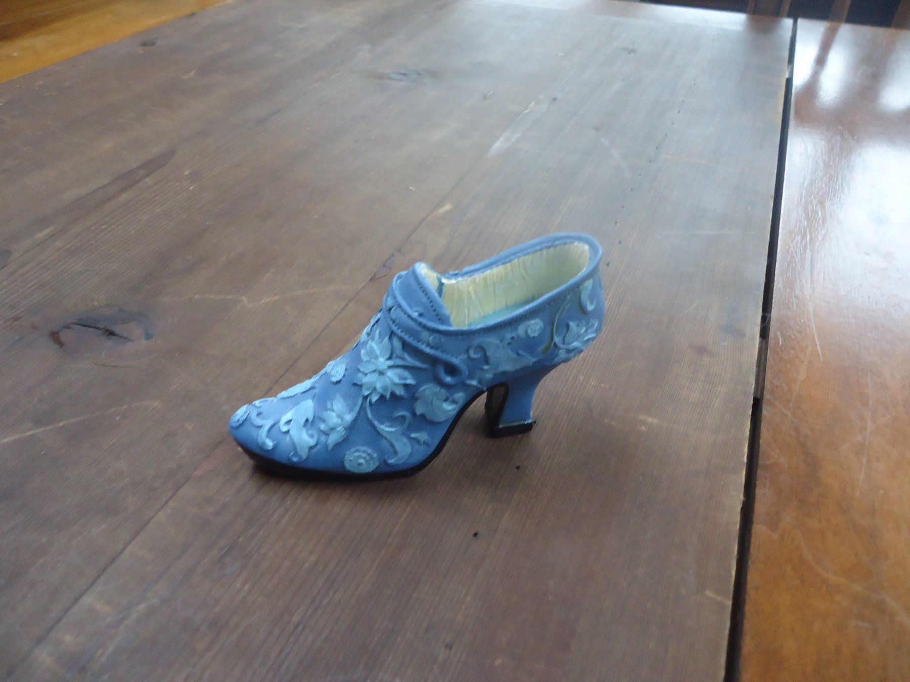 Tutte le decorazioni: Petite chaussure décorative – Usato da Vessy venduto da mafabe