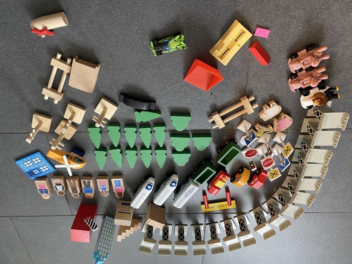 Giocattoli: Holzeisenbahn – Usato da Bern venduto da Bern.27 1