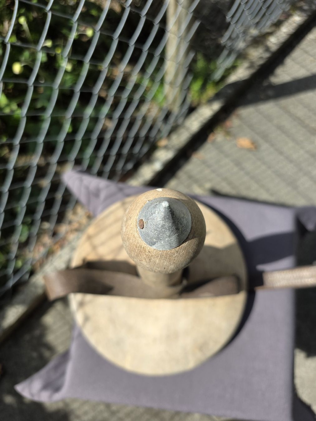 Sedie: gedrechsleter einbeiniger Melkstuhl – Usato da Emmenbrücke venduto da clodilaus 4