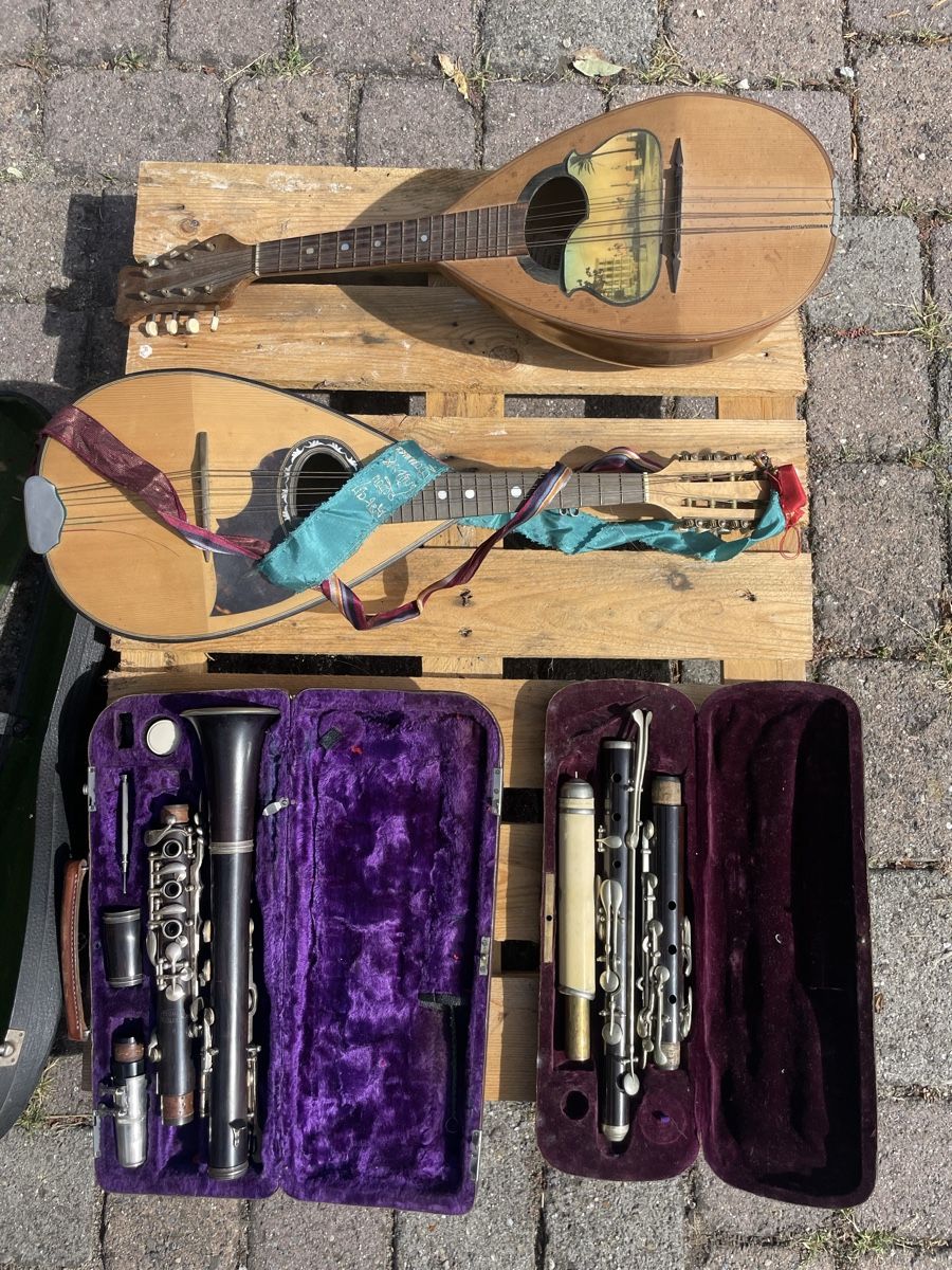 Musikinstrumente: Klarinetten mit Koffer und Mandolinen  – Gebraucht aus Wallisellen von KersP_22 2