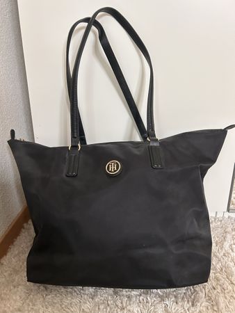 Tommy Hilfiger Tasche schwarz guter Zustand gebraucht