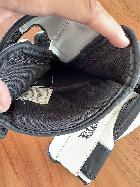 Guanti & manicotti: JOYA Boxhandschuhe 10 oz Leder schwarz gebraucht – Usato da Wetzikon ZH venduto da lis_5fjc 4