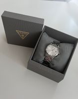 Elegante Damenuhr Guess mit Strasssteinen
