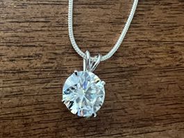 VVS1 Moissanite necklace collier ca 5 ct, CH certificate