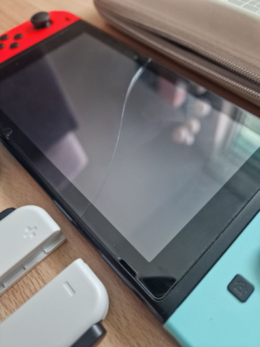 Nintendo Konsolen: Nintendo Switch V1 ungepatcht + 4 Joy-Cons + Mario Kart +1 – Gebraucht aus Fahrwangen von luk_bhw7 2