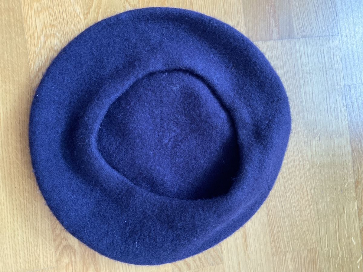 Copricapi, berretti & cappellini: Dunkelblaues Wollberet – Usato da Burgdorf venduto da allesolivia 1